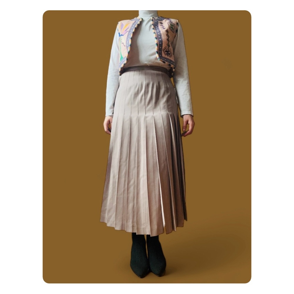 ★ Vintage Japanese Pleated 100% Wool Skirt - Tan ★
